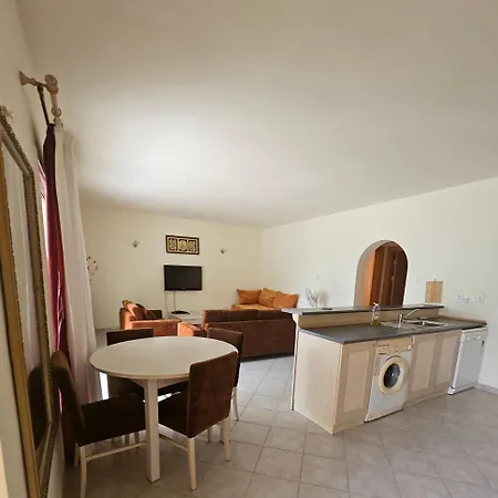 Sunrise Club Apartment *