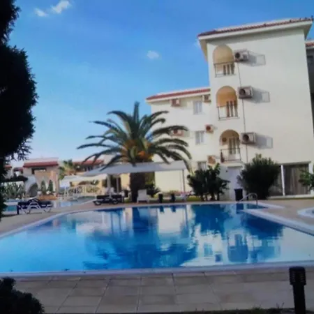 Sunrise Club Apartment *